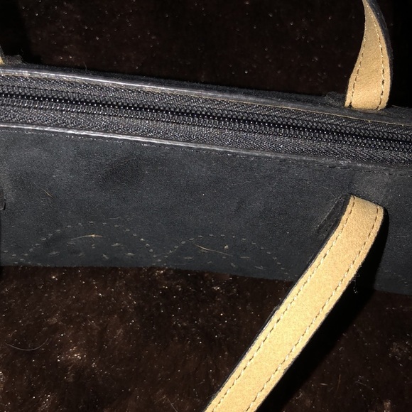 Mondani Black Bag Like New , Holds Phone Card Case , Compact Etc - Picture 9 of 10